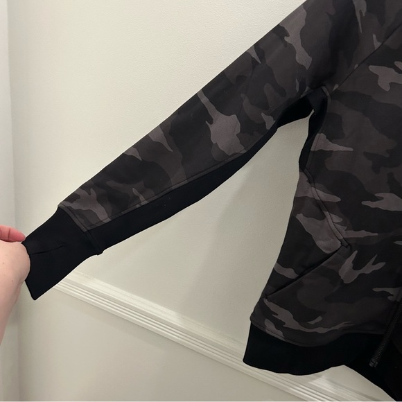 Athleta Triumph Printed Hoodie NWT Small Camouflage black gray sweatshirt - Picture 5 of 13